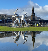 Assemblaggio della scultura dei costruttori navali di Port Glasgow completato