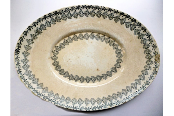 Late 19th century glazed ceramic ashet or serving plate manufactured by the Clyde Pottery Company, Greenock with a spongeware decoration. Purchased with grant-aid from the National Fund for Acquisitions. - 1987.687 - © McLean Museum and Art Gallery, Greenock.