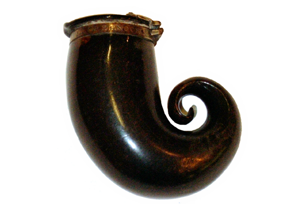Ram's horn silver snuff mull, dated 1780, the hinged cover with silver plaque engraved initials 'D.S.' and silver band around top of mull engraved 'Dun. Smith Ship Builder Greenock'. - 1983.8 - © McLean Museum and Art Gallery, Greenock